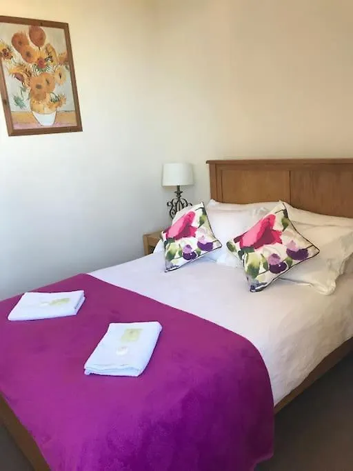 Central 3 Bedrooms Apartment For Upto 6 Edynburg