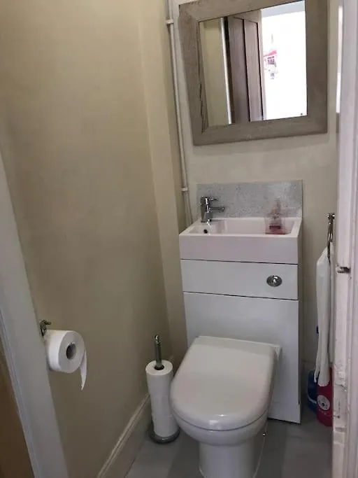 Central 3 Bedrooms Apartment For Upto 6 Edinburgh