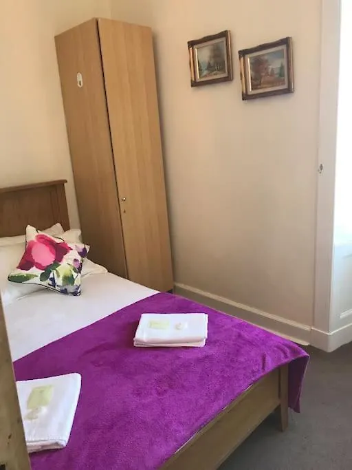 Central 3 Bedrooms Apartment For Upto 6 Edinburgh