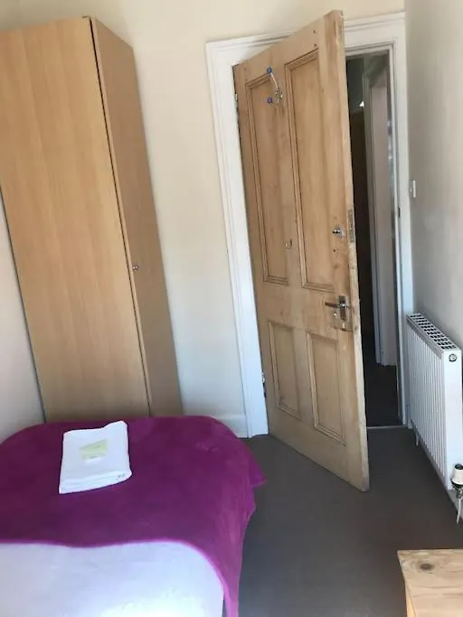 Central 3 Bedrooms Apartment For Upto 6 Edinburgh