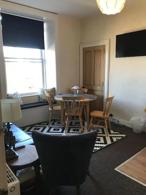 Central 3 Bedrooms Apartment For Upto 6 Edinburgh