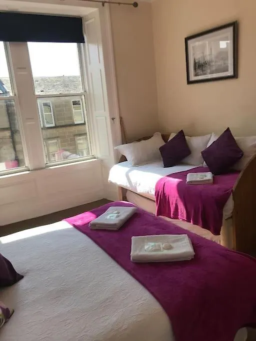 Central 3 Bedrooms Apartment For Upto 6 Edinburgh